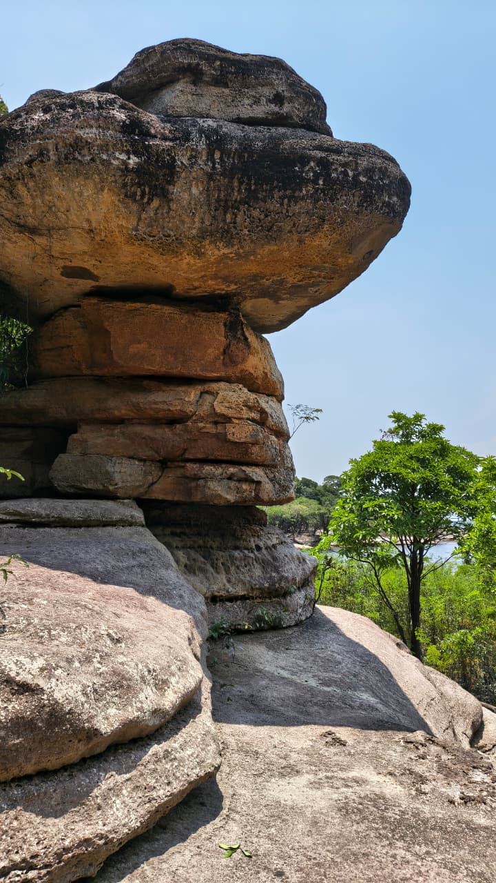 Formação de rocha em camadas da Pedra Sanduíche